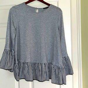 Grey knit top with checkered ruffle